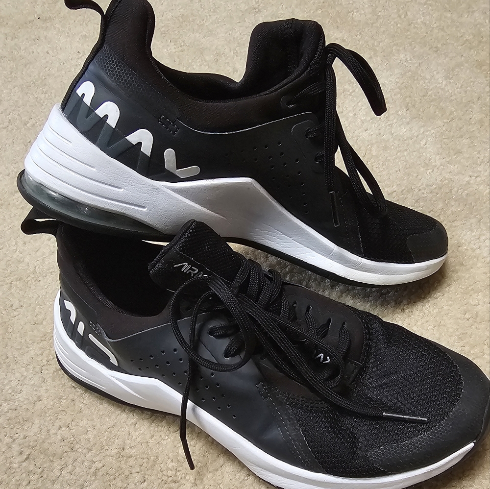Nike Air Max Bella T3 Size 6.5 Black and White